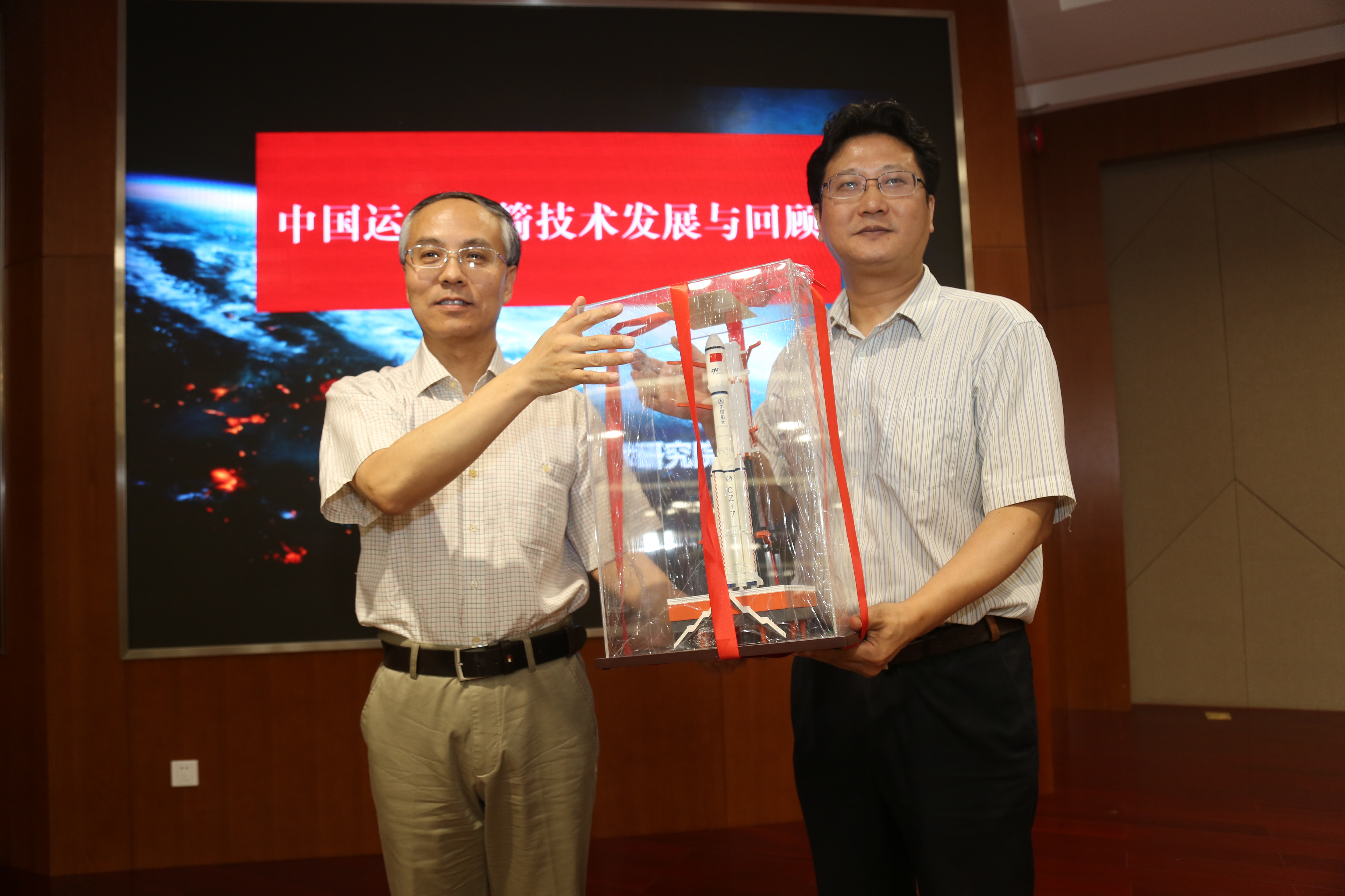 长征七号运载火箭总设计师范瑞祥为科大师生作题为"中国运载火箭技术