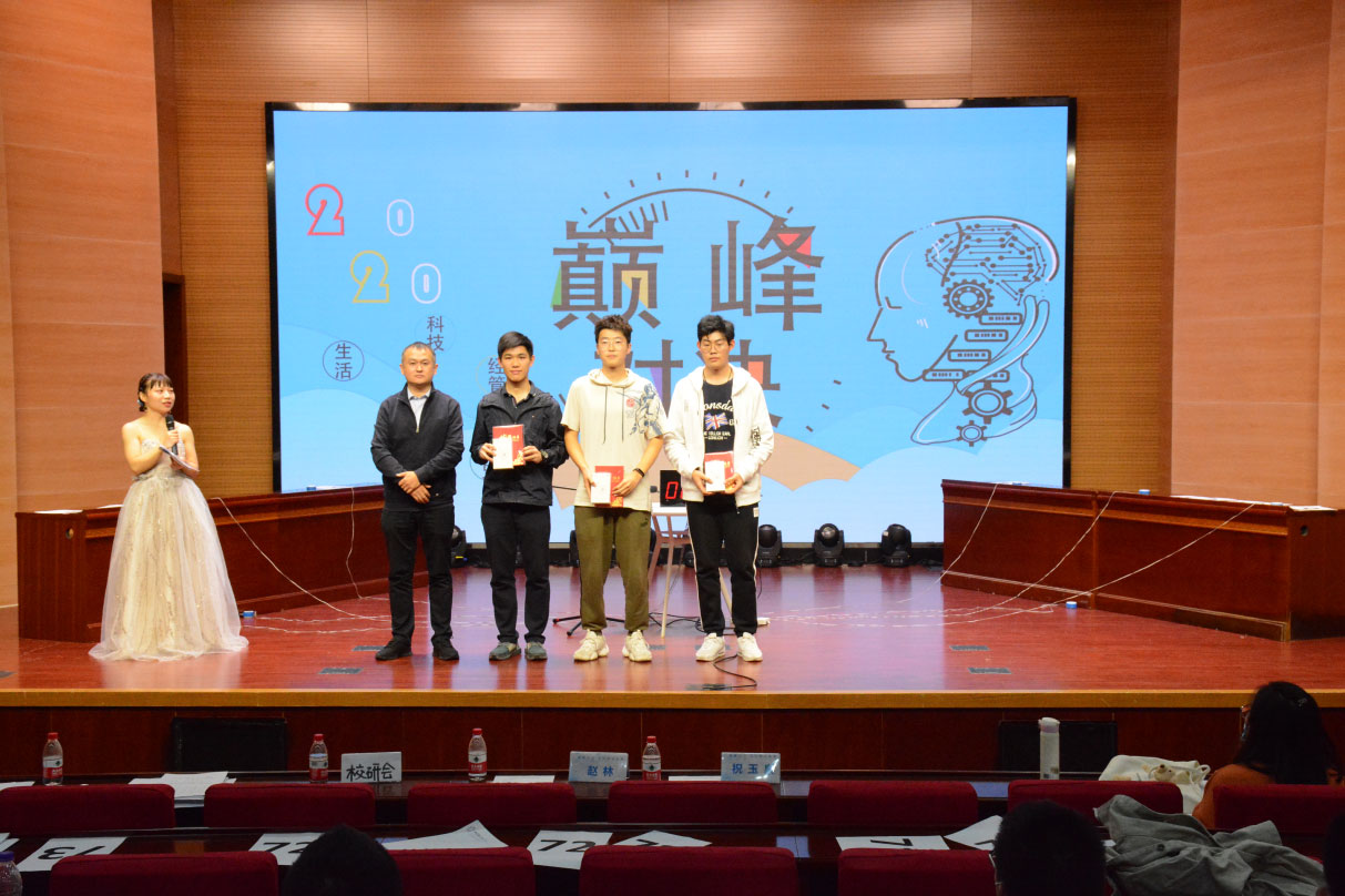 副本挑战：组队挑战强大的副本BOSS，获取稀